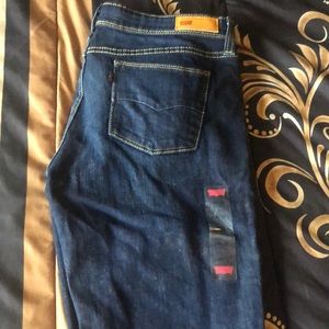 Brand new. Demi curve Levi jeans